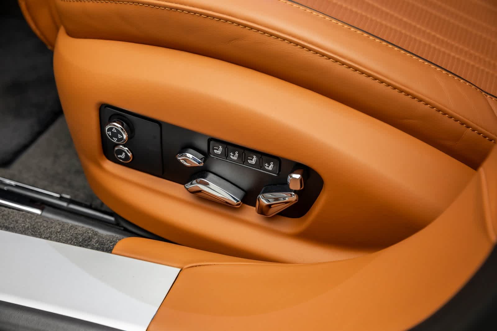 Thumbnail: 2023 Bentley Flying Spur - 32