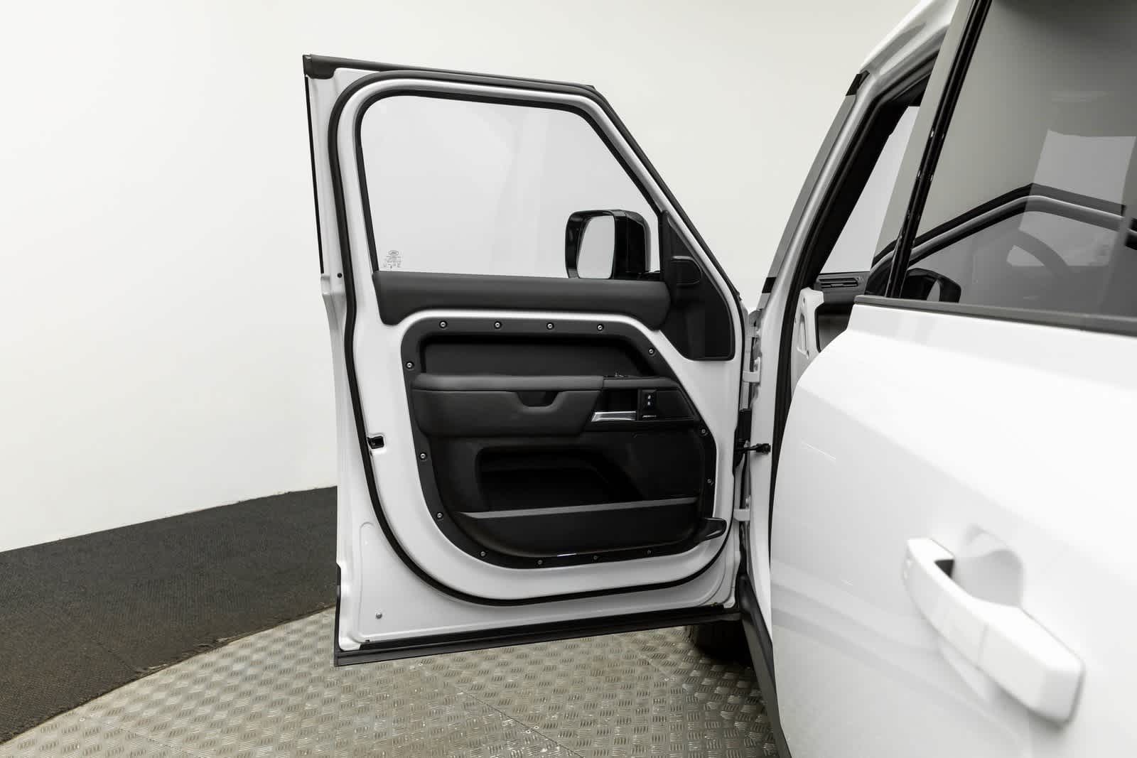 Thumbnail: 2025 Land Rover Defender - 25