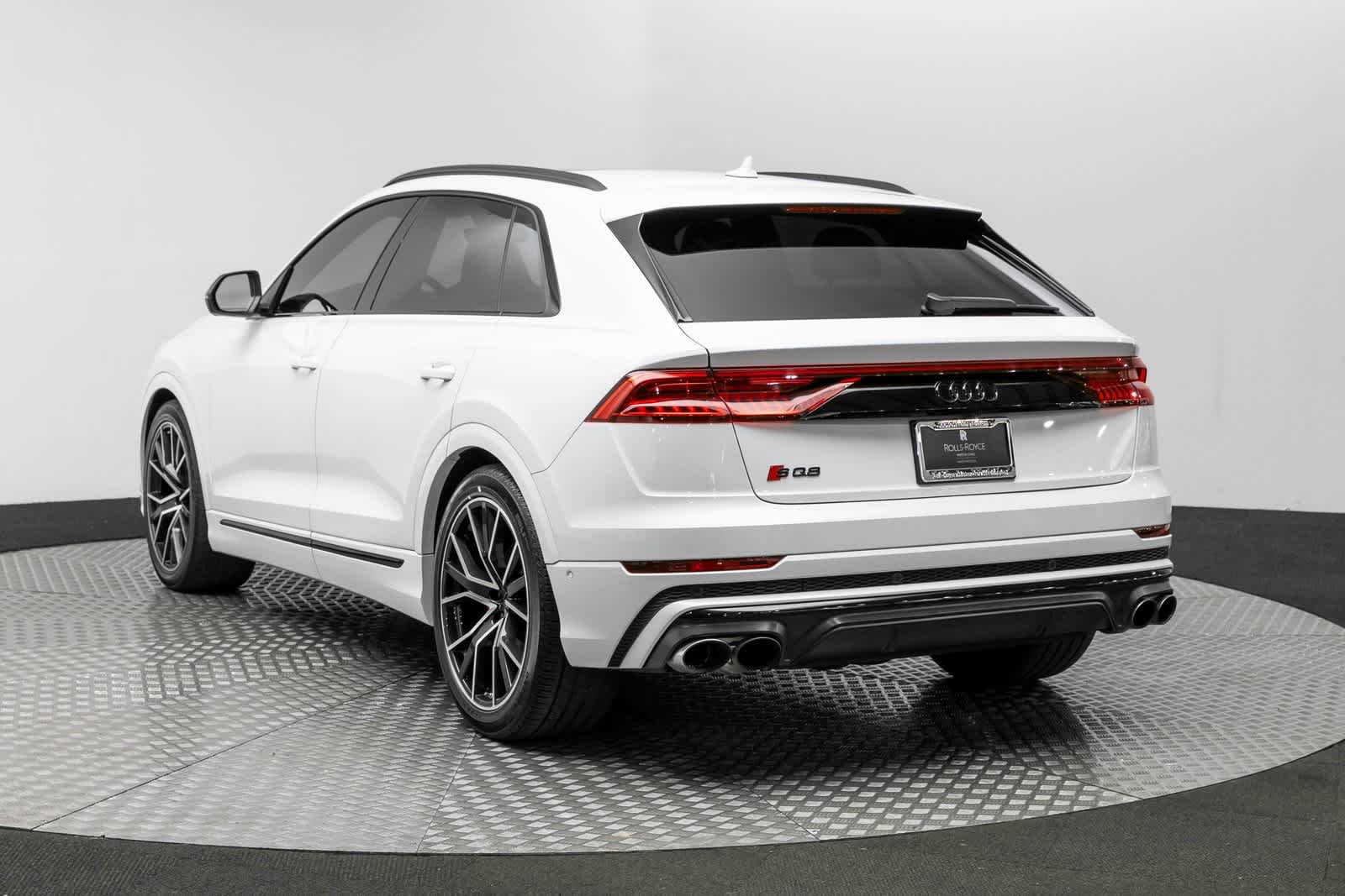 Thumbnail: 2023 Audi SQ8 - 17