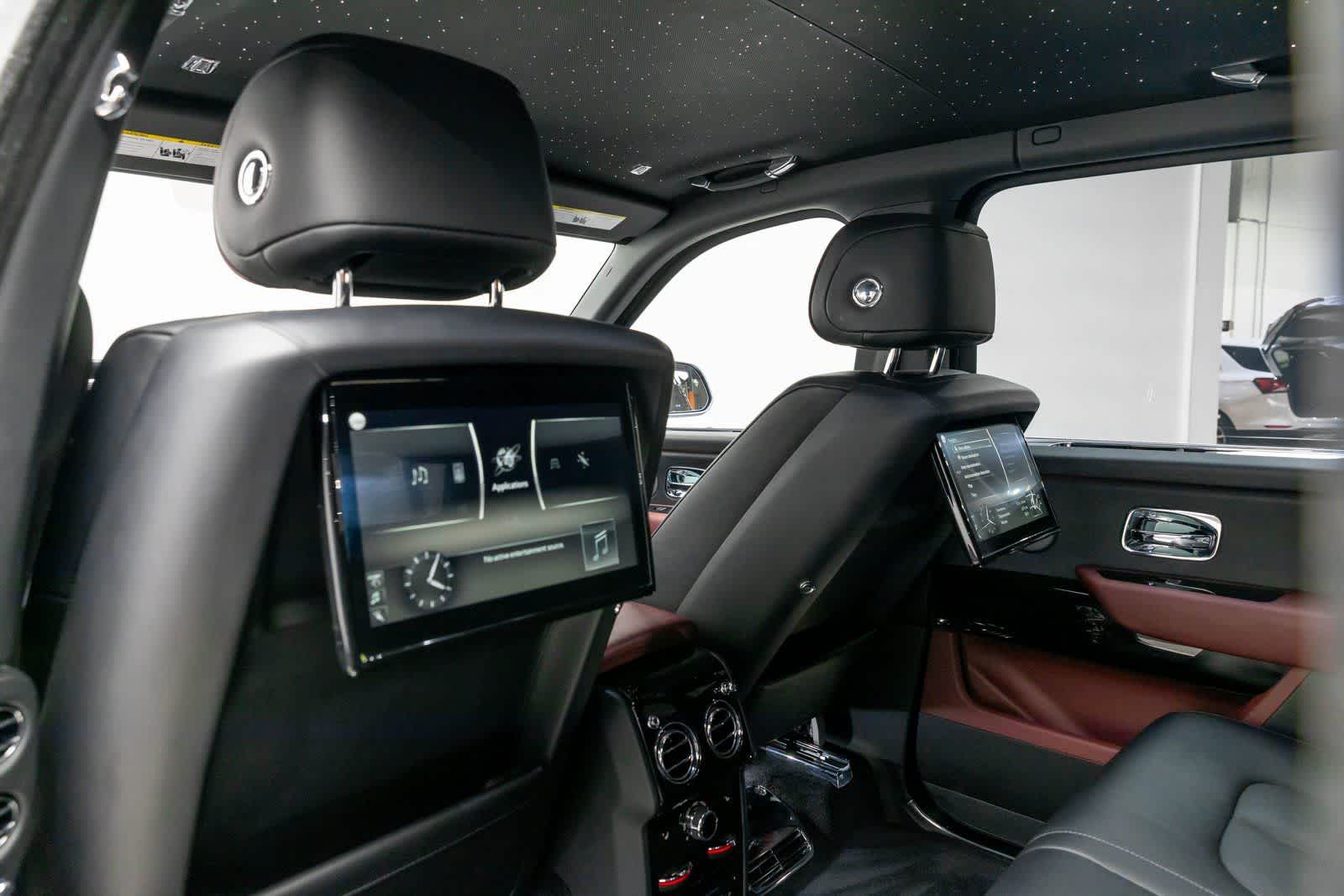 Thumbnail: 2022 Rolls-Royce Cullinan - 32