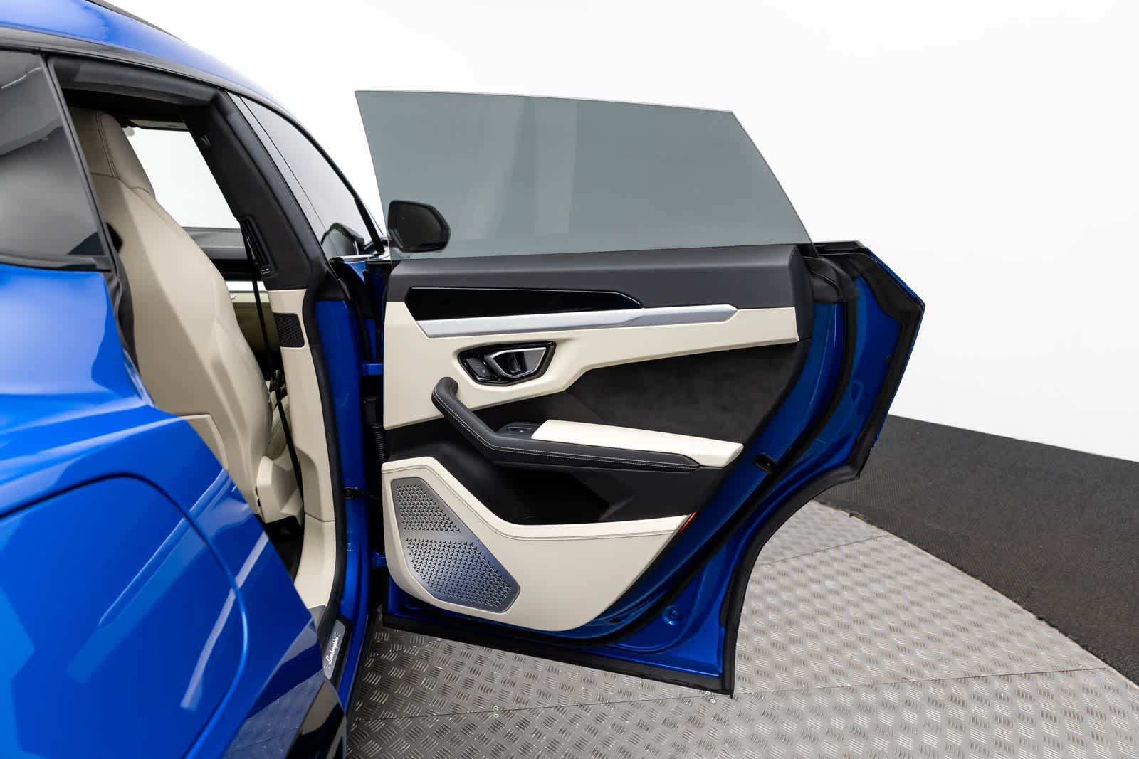 Thumbnail: 2019 Lamborghini Urus - 49