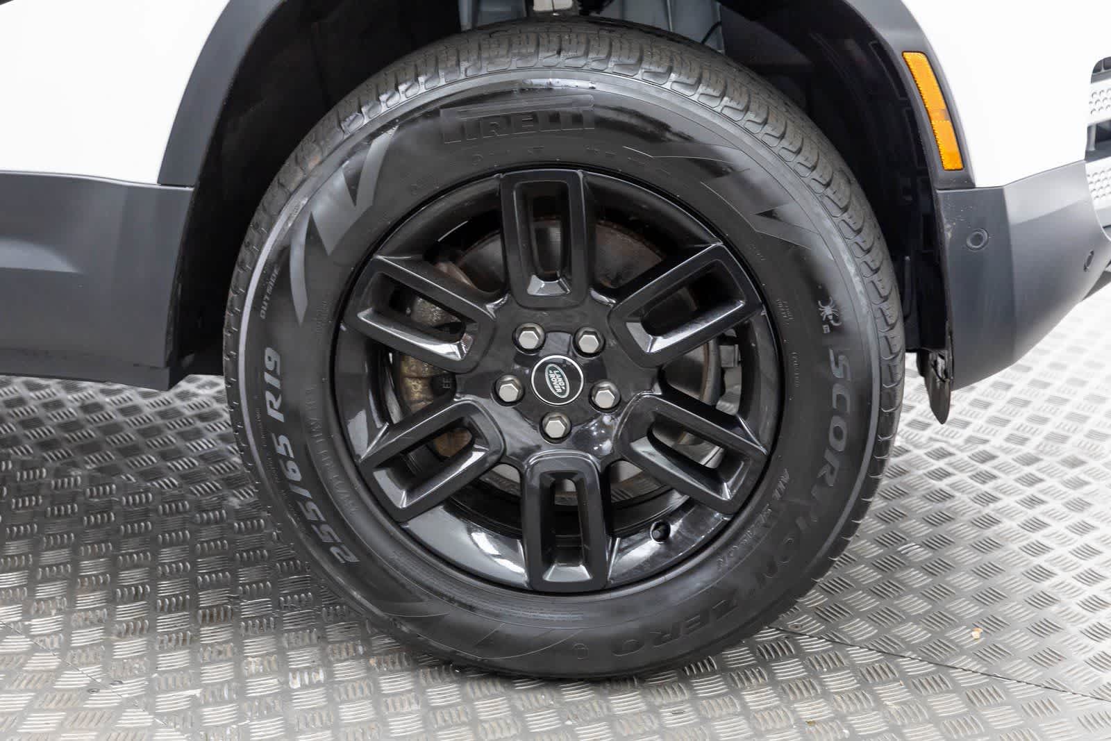 Thumbnail: 2025 Land Rover Defender - 45