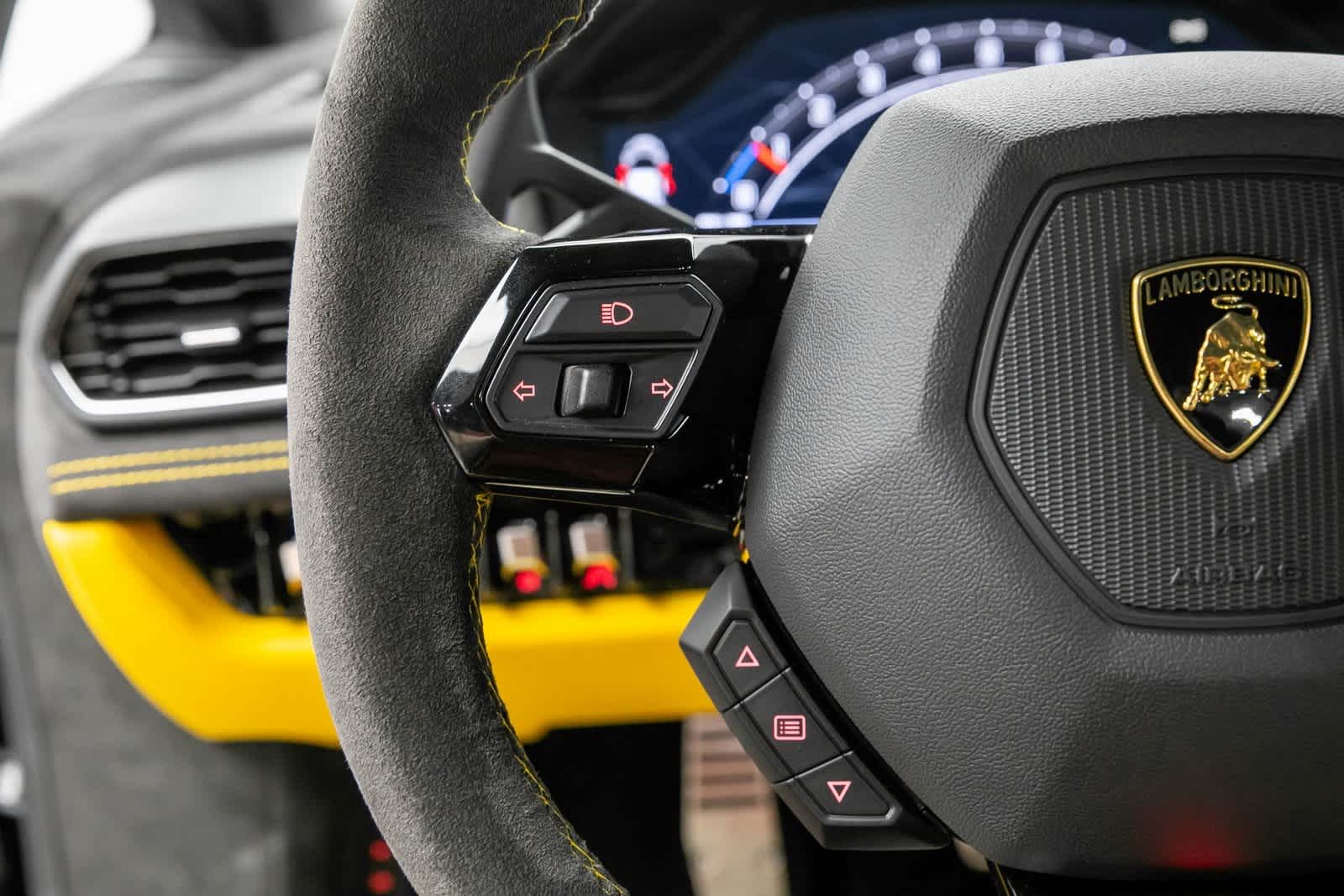 Thumbnail: 2024 Lamborghini Huracan - 24