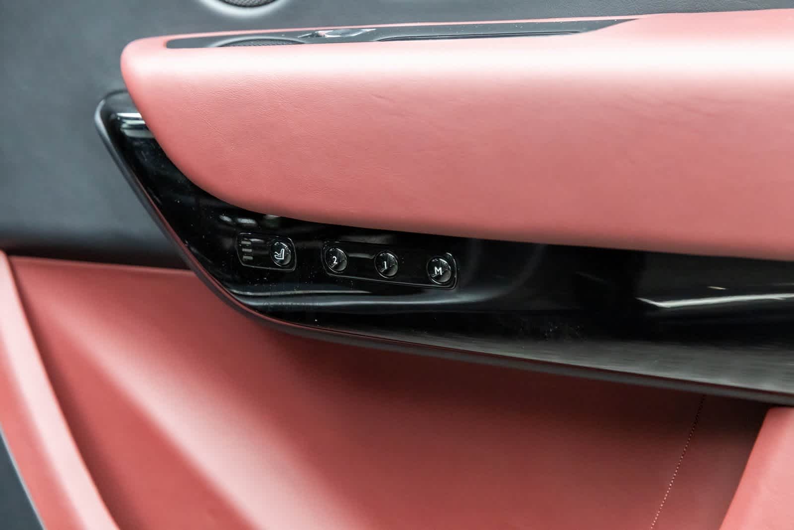 Thumbnail: 2022 Rolls-Royce Cullinan - 38