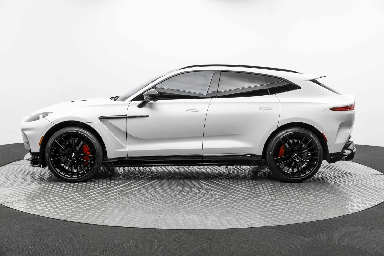Thumbnail: 2023 Aston Martin DBX - 3