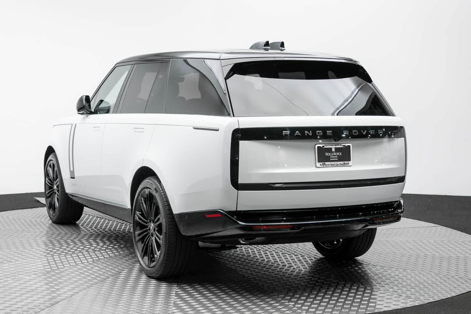 Thumbnail: 2025 Land Rover Range Rover - 4