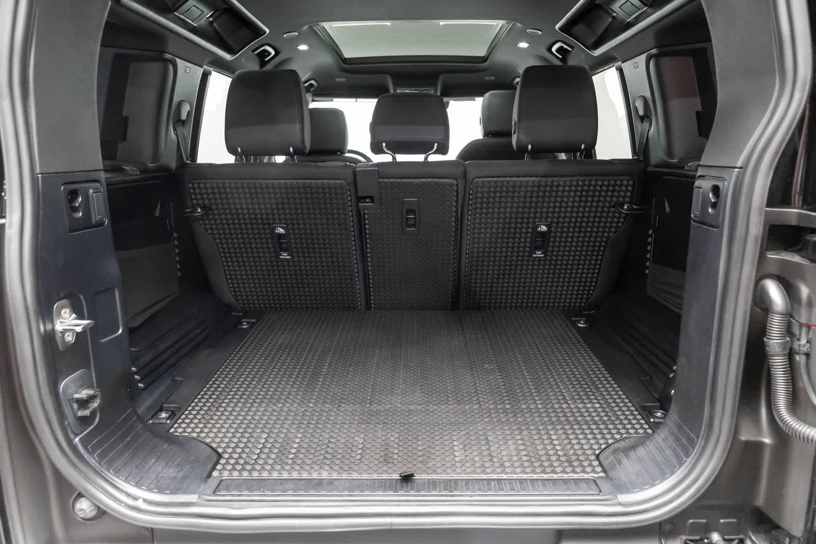 Thumbnail: 2025 Land Rover Defender - 18