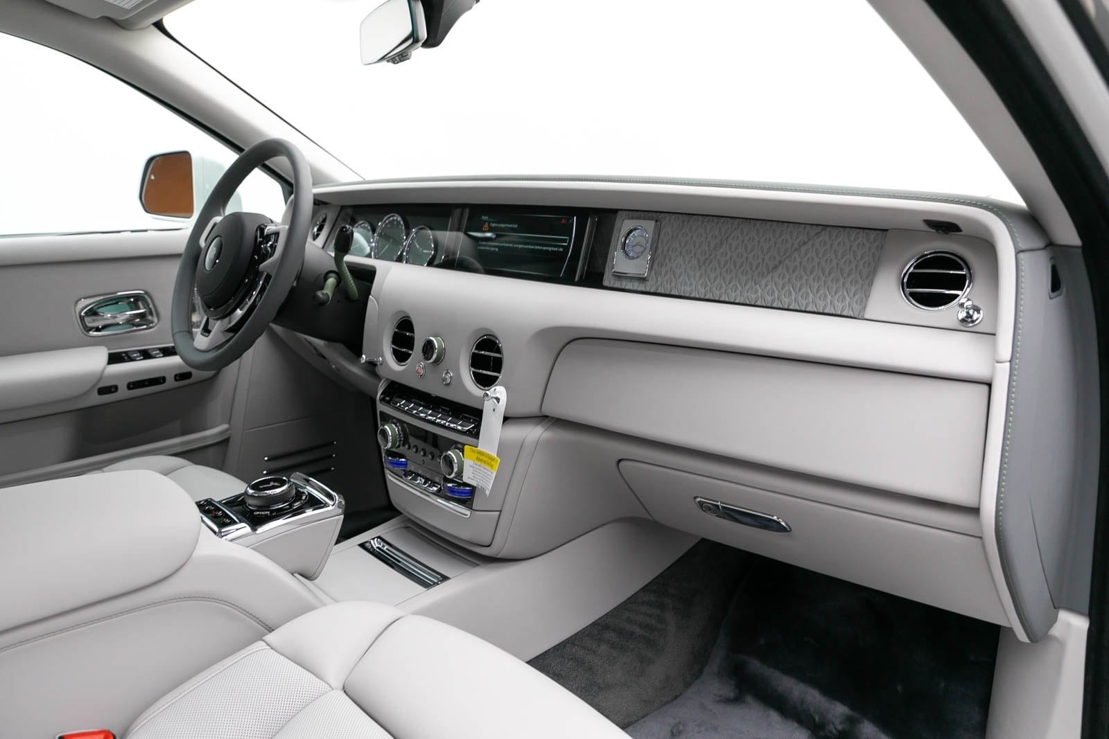 Thumbnail: 2024 Rolls-Royce Phantom - 32