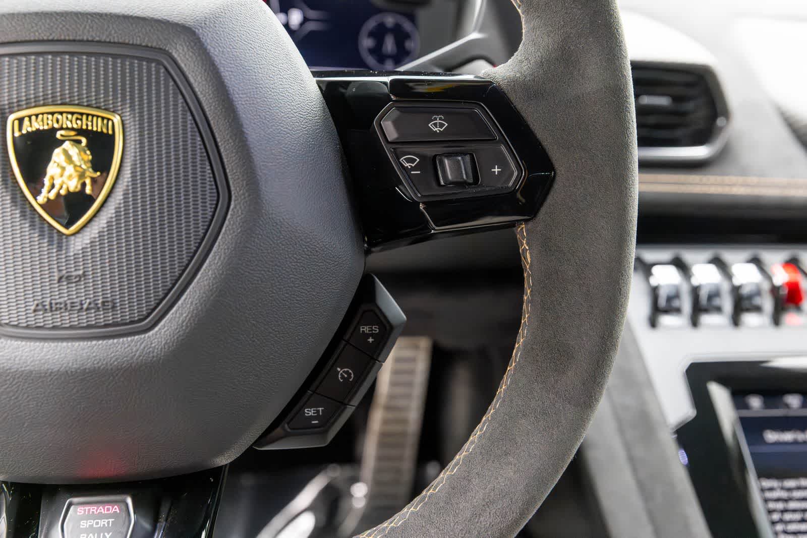 Thumbnail: 2024 Lamborghini Huracan - 30