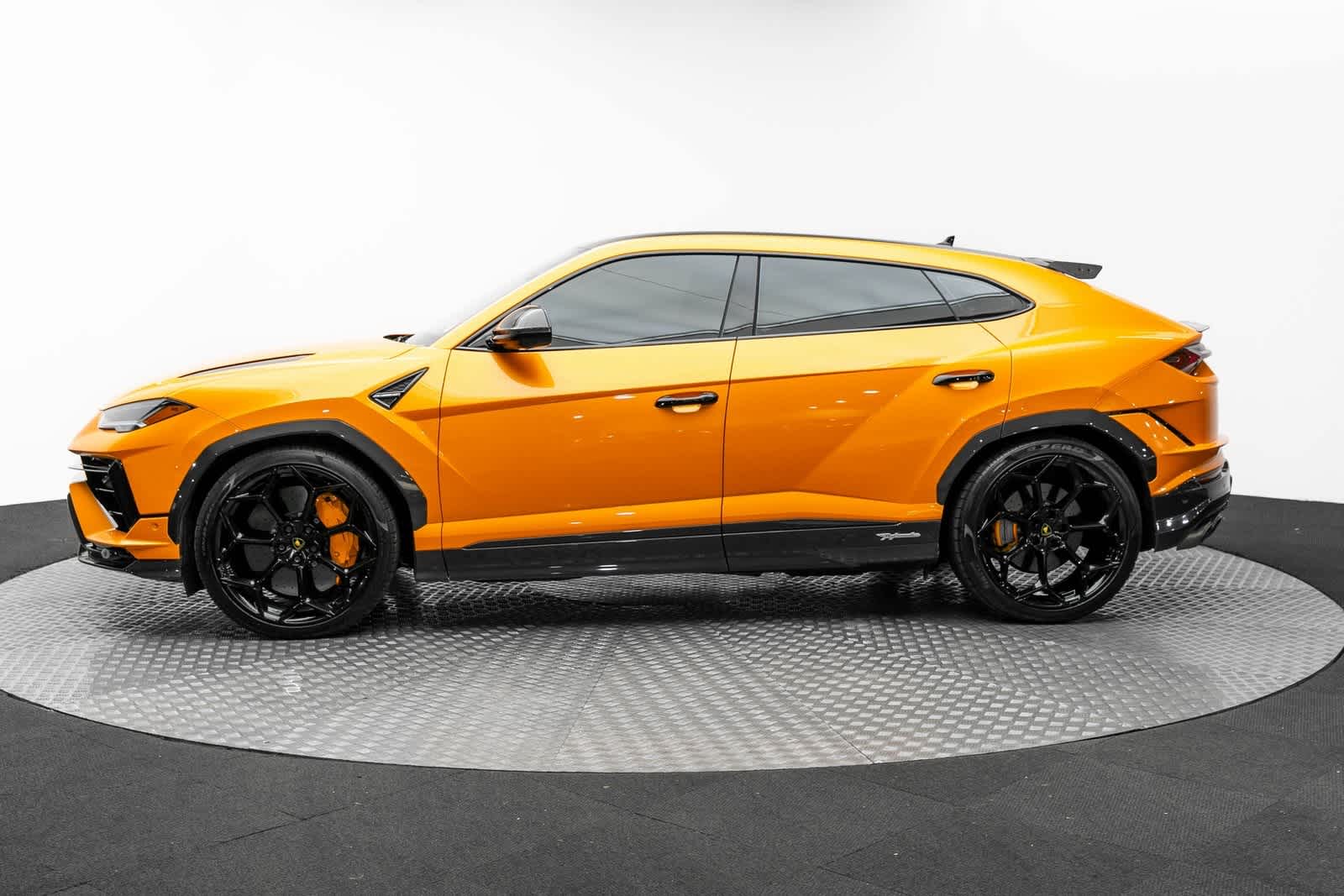 Thumbnail: 2024 Lamborghini Urus - 3