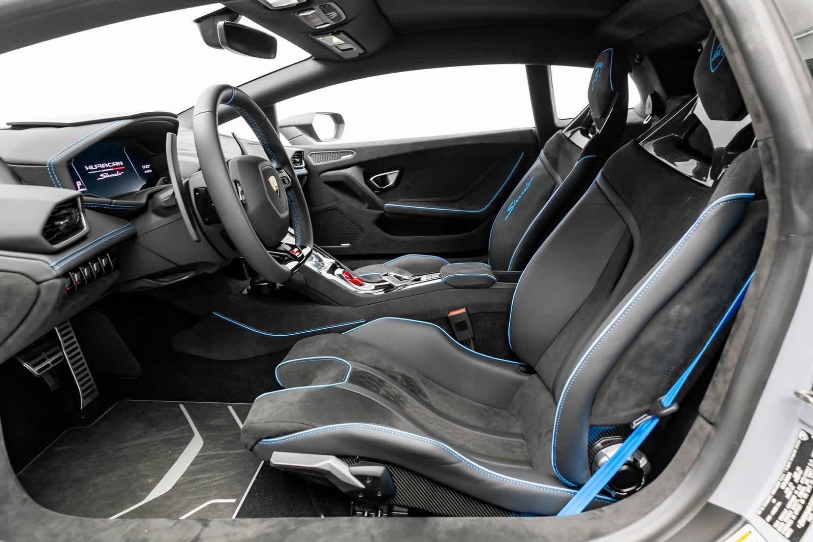 Thumbnail: 2024 Lamborghini Huracan - 11