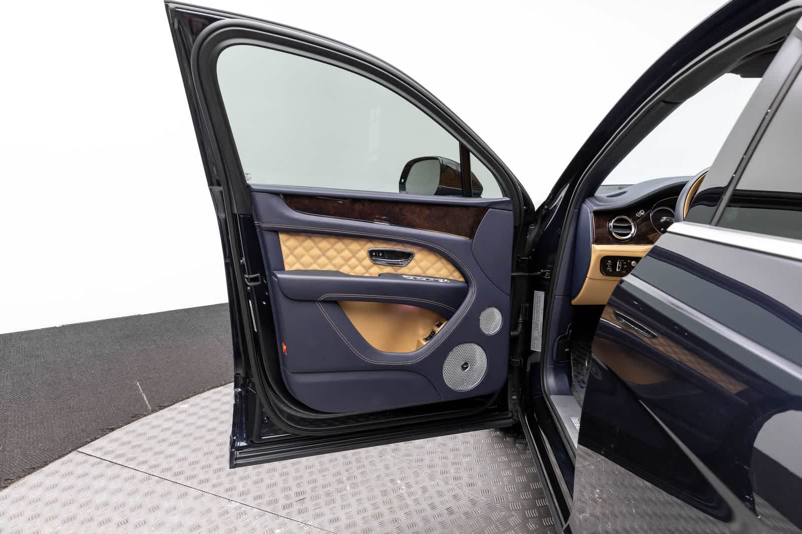 Thumbnail: 2021 Bentley Bentayga - 26