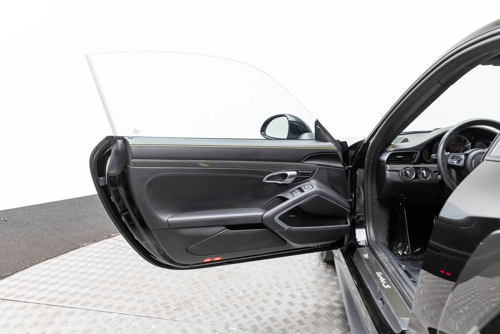 Thumbnail: 2019 Porsche 911 - 25