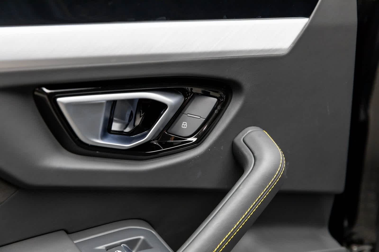 Thumbnail: 2022 Lamborghini Urus - 41