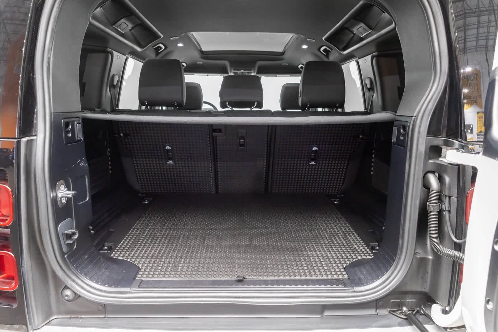 Thumbnail: 2025 Land Rover Defender - 19