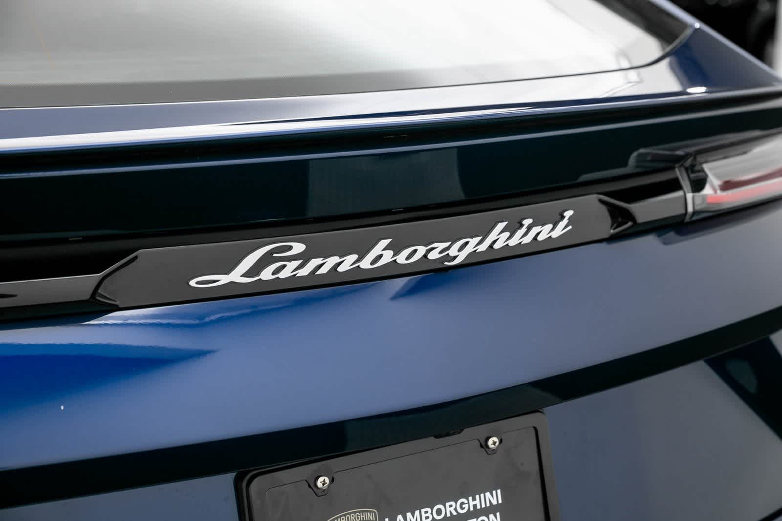 Thumbnail: 2022 Lamborghini Urus - 7