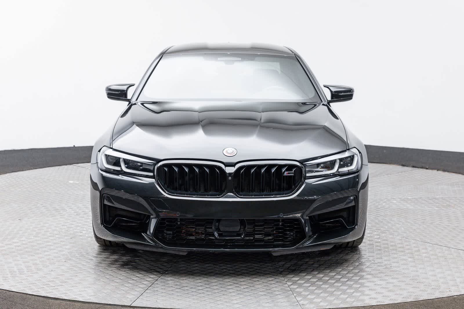 Thumbnail: 2023 BMW M5 - 6