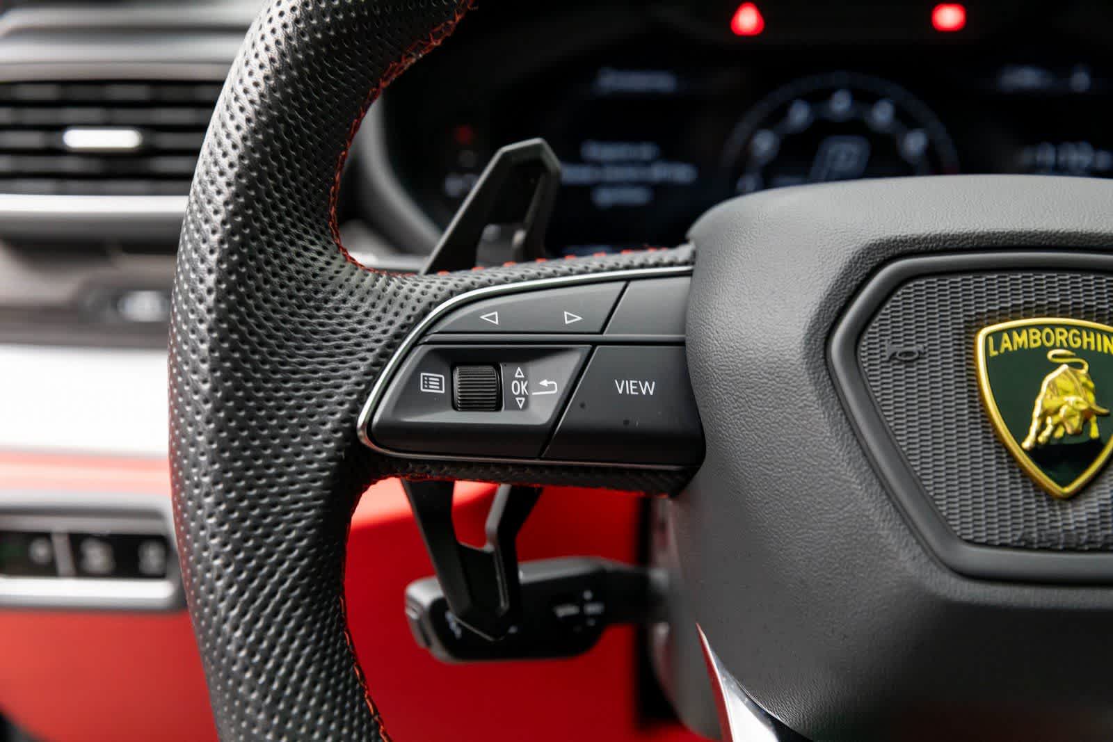 Thumbnail: 2022 Lamborghini Urus - 32