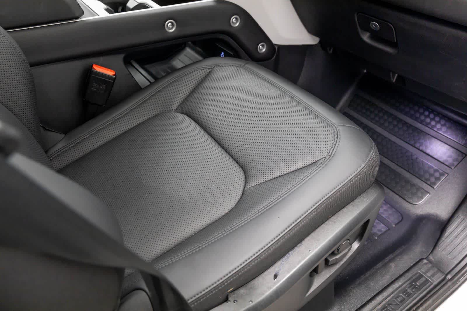 Thumbnail: 2025 Land Rover Defender - 41