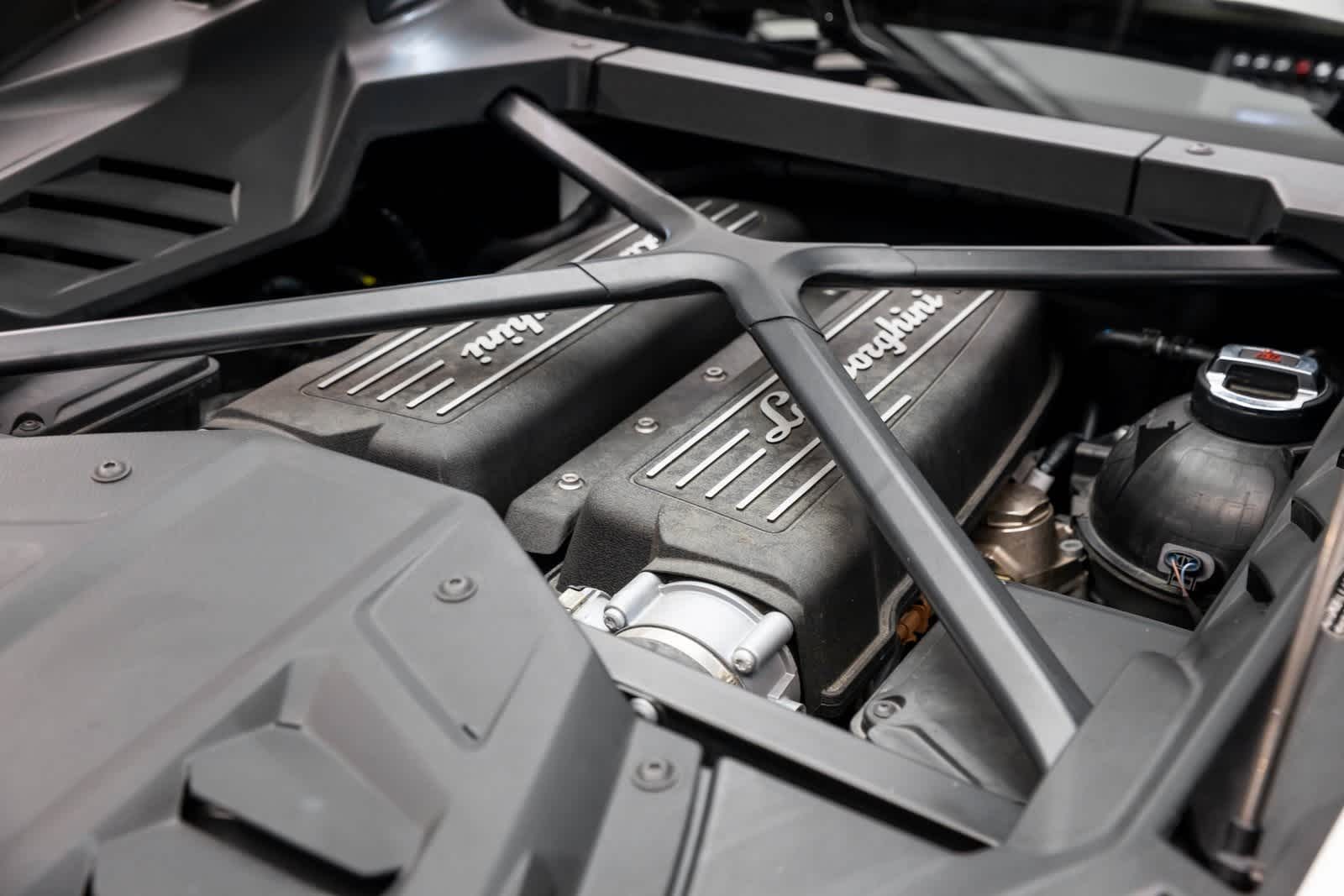 Thumbnail: 2022 Lamborghini Huracan - 38