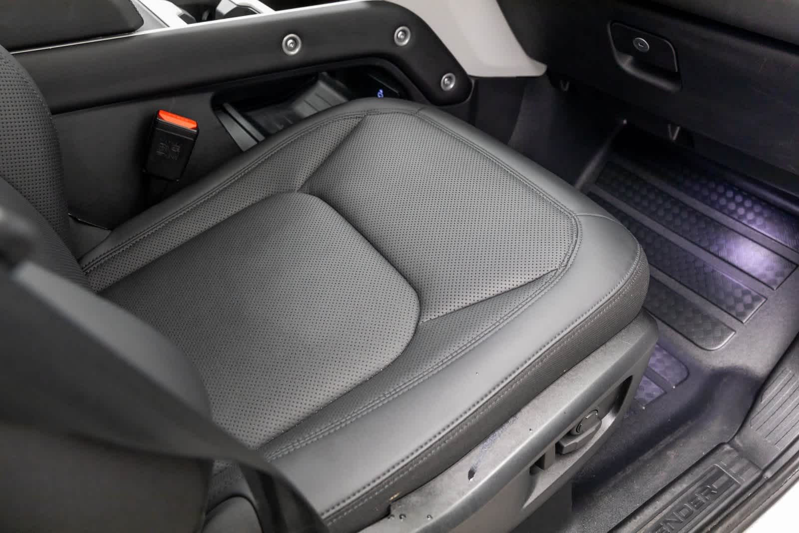 Thumbnail: 2025 Land Rover Defender - 41