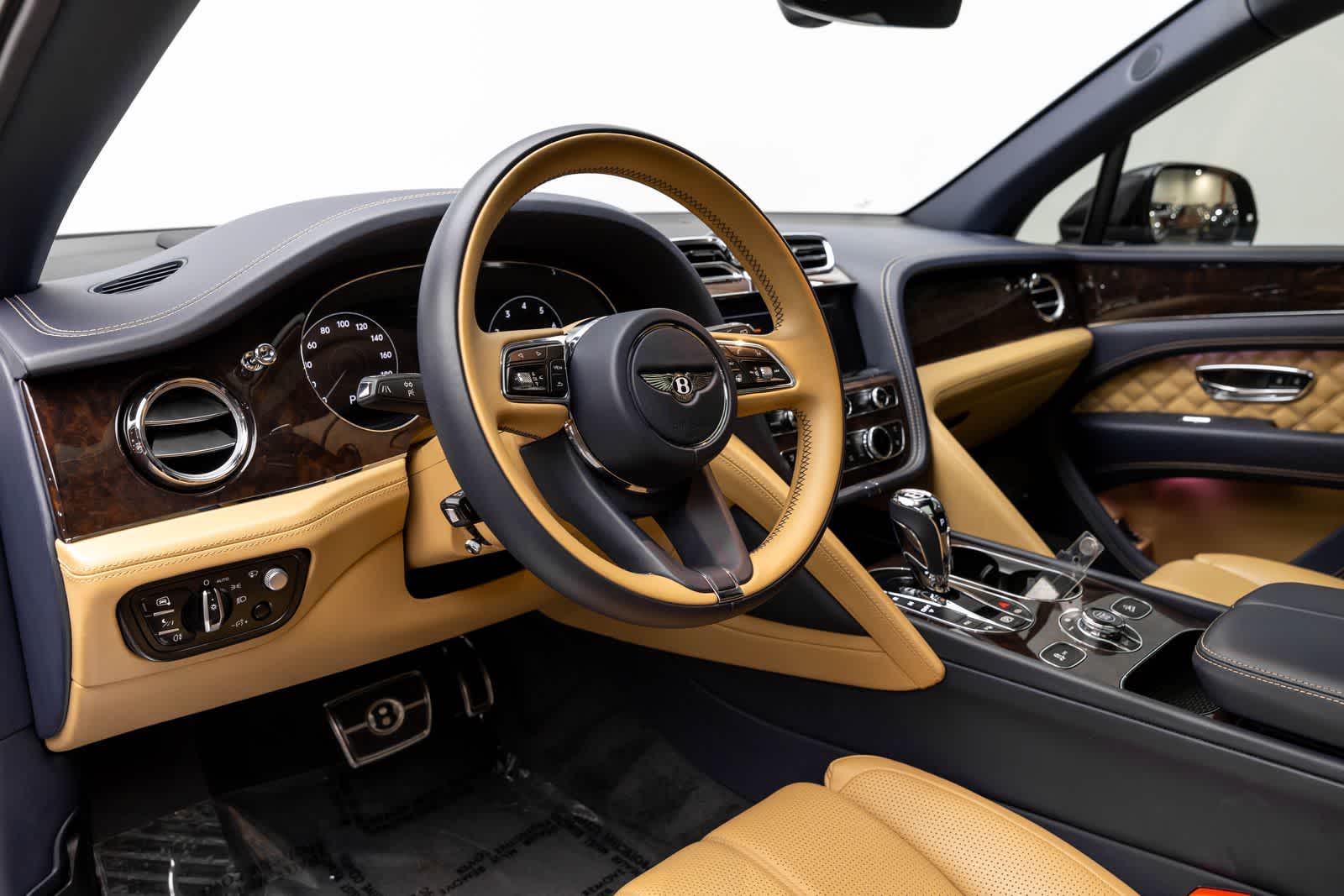 Thumbnail: 2021 Bentley Bentayga - 2