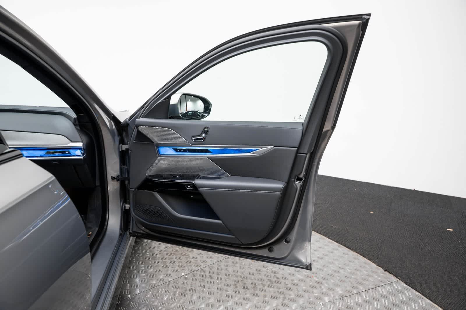 Thumbnail: 2024 BMW 7 Series - 49