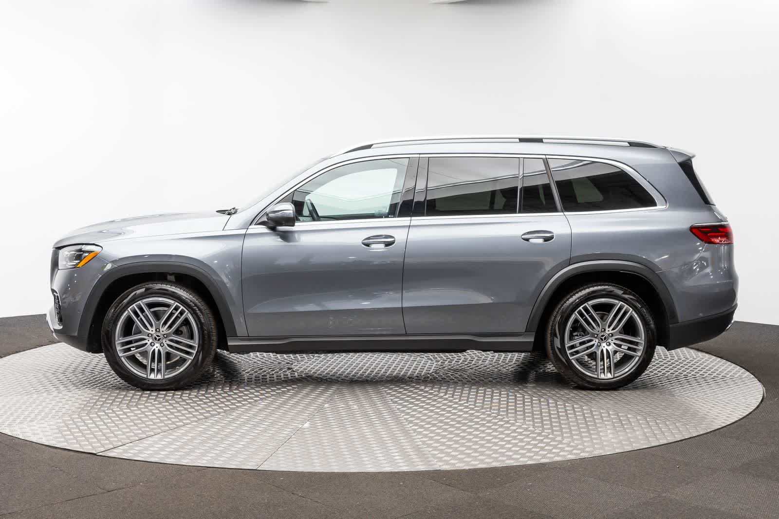 Thumbnail: 2025 Mercedes-Benz GLS - 3