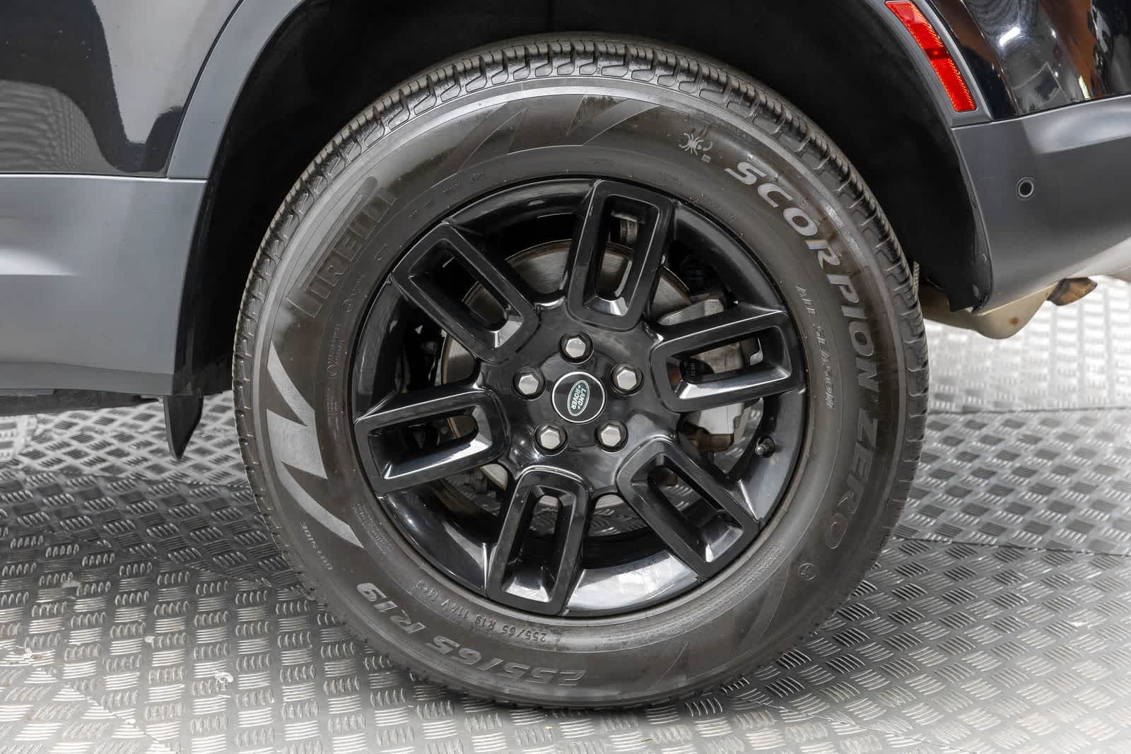 Thumbnail: 2025 Land Rover Defender - 44