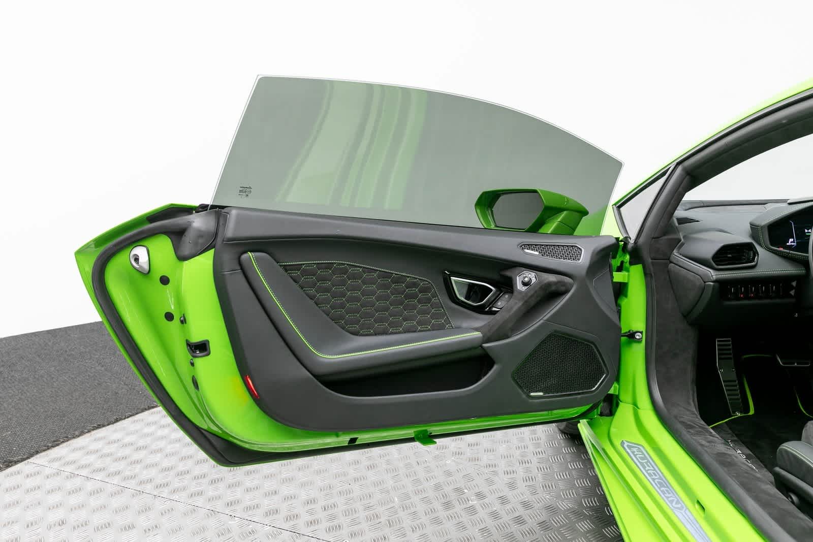 Thumbnail: 2023 Lamborghini Huracan - 20