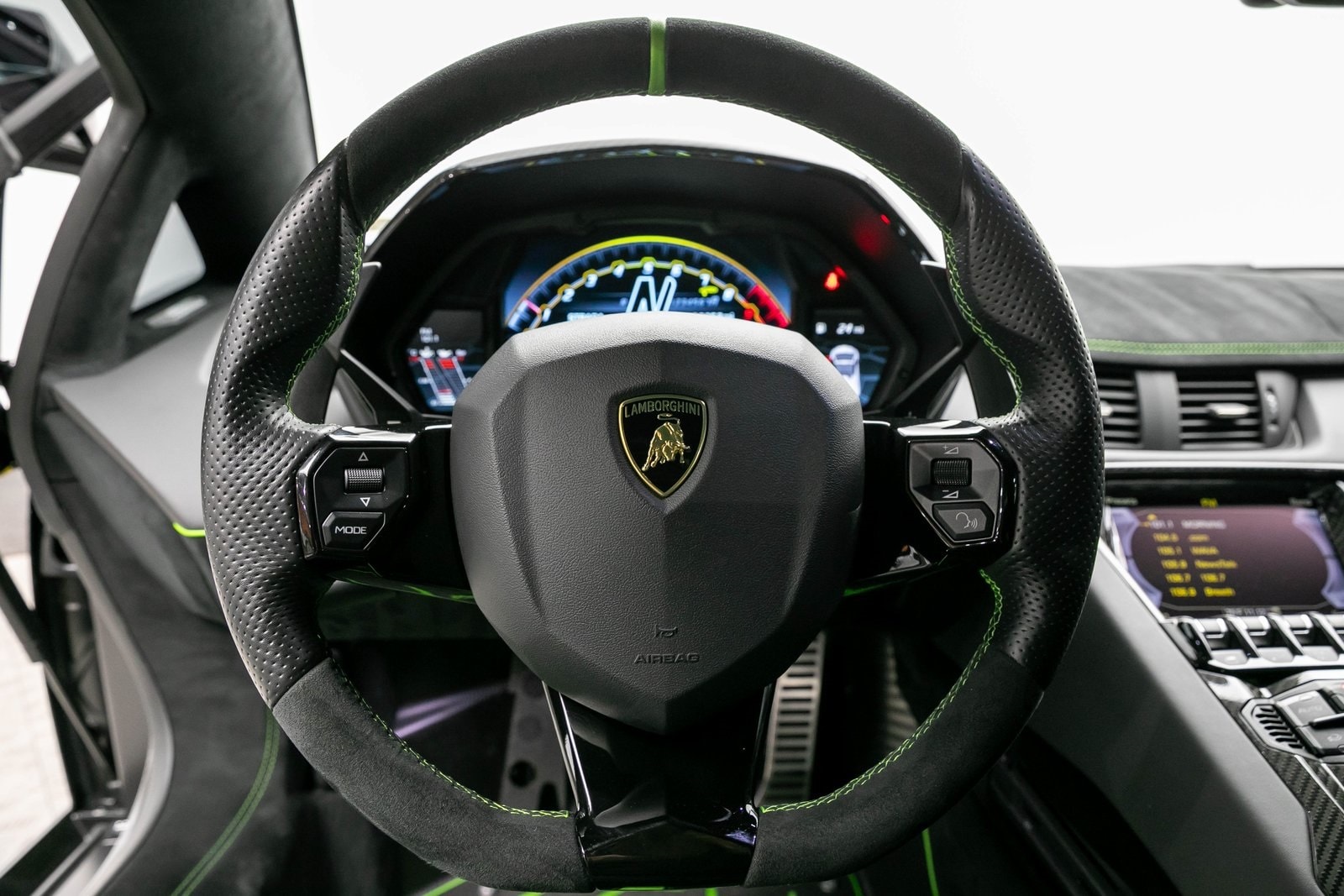 2021 Lamborghini Aventador SVJ 11