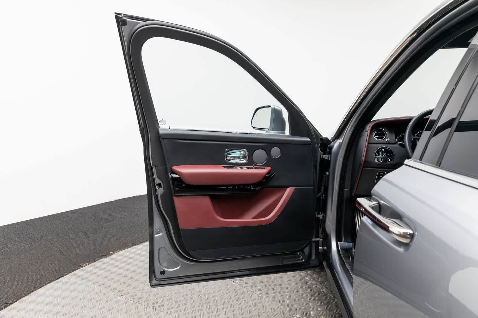 Thumbnail: 2022 Rolls-Royce Cullinan - 8