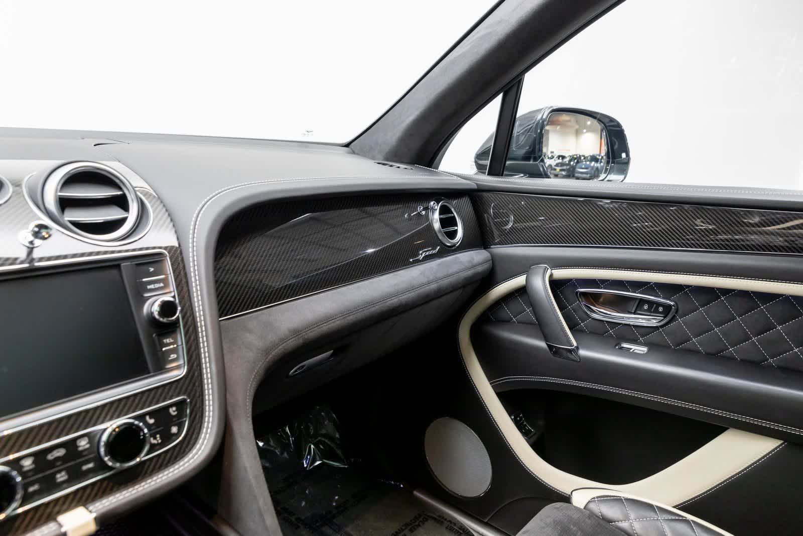 Thumbnail: 2020 Bentley Bentayga - 37