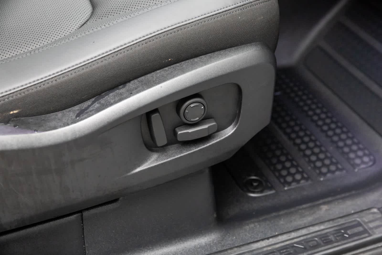 Thumbnail: 2025 Land Rover Defender - 40