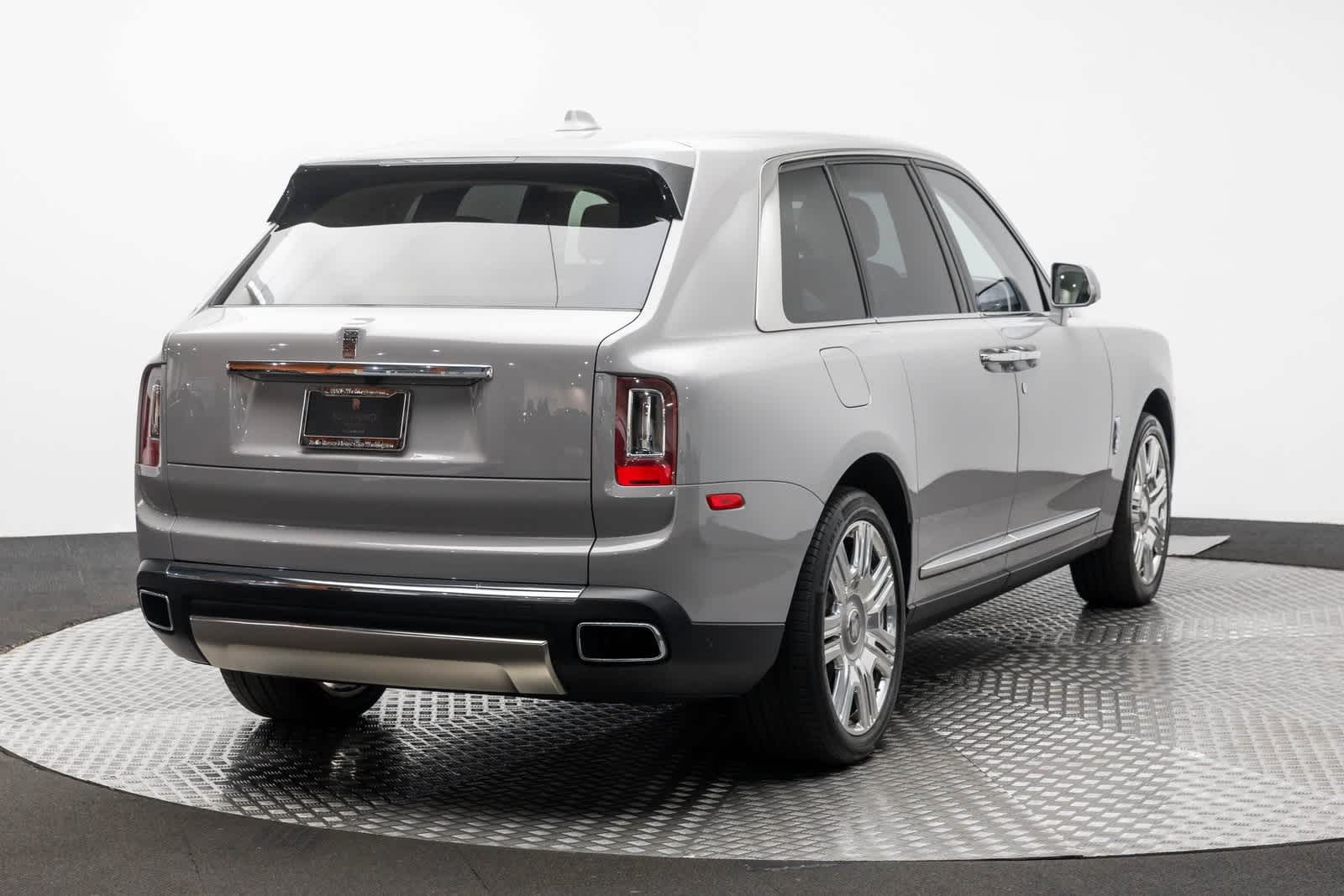 Thumbnail: 2022 Rolls-Royce Cullinan - 2
