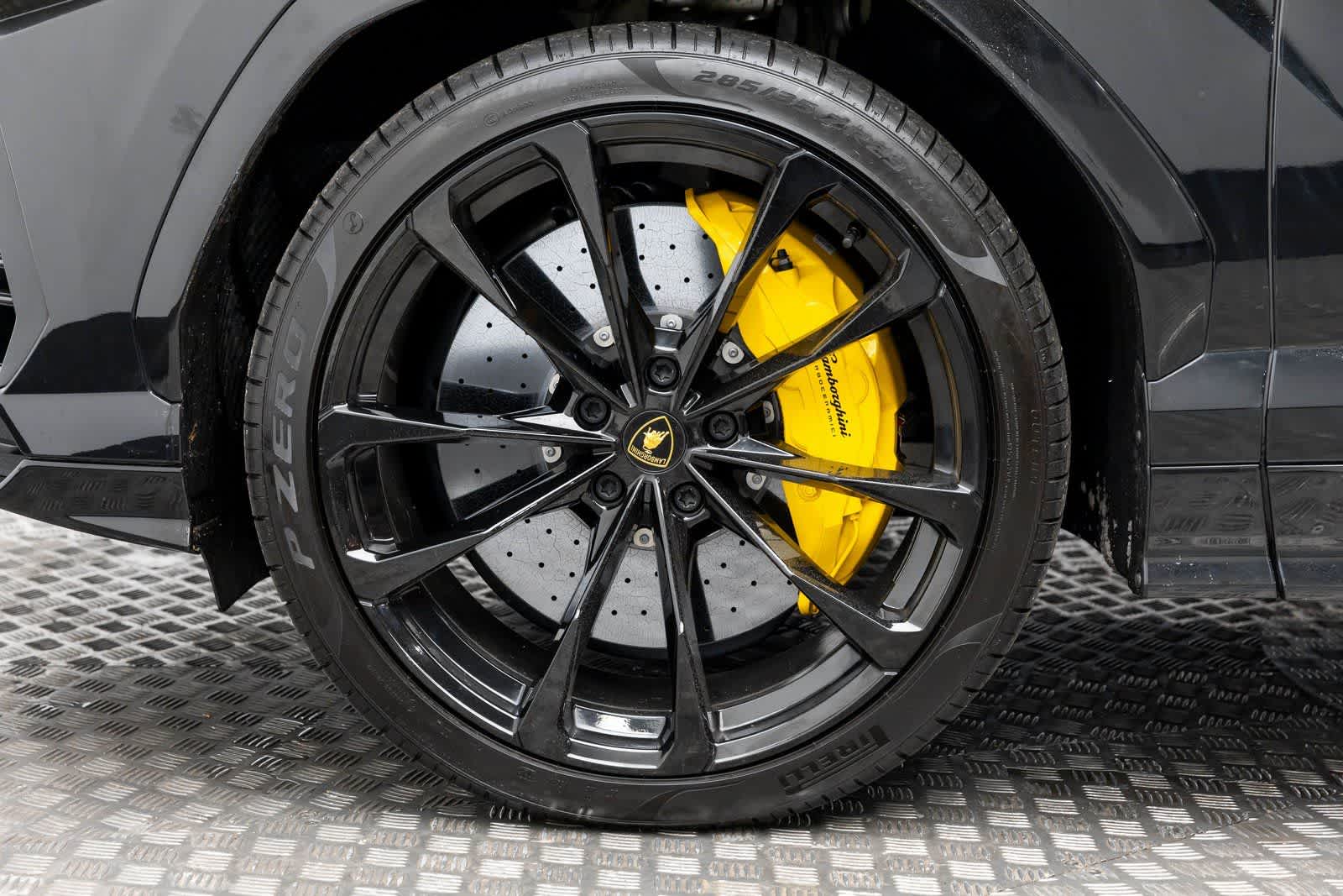 Thumbnail: 2022 Lamborghini Urus - 6