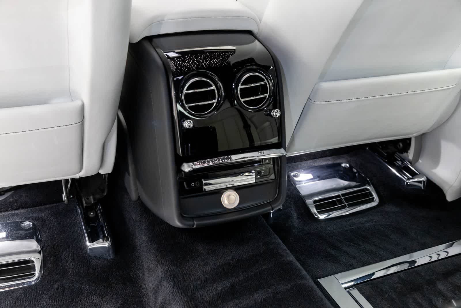 Thumbnail: 2020 Rolls-Royce Phantom - 35