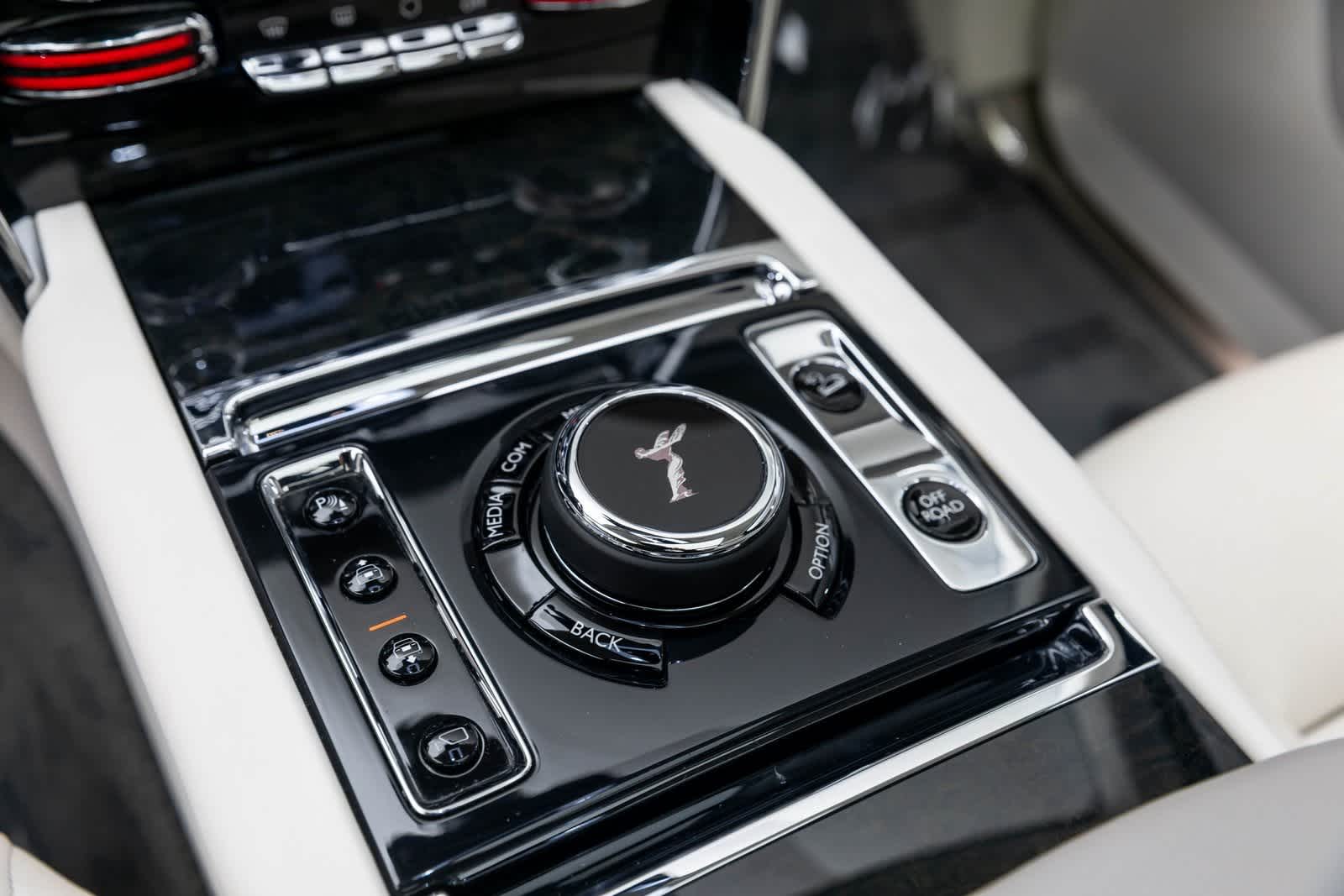 Thumbnail: 2022 Rolls-Royce Cullinan - 28