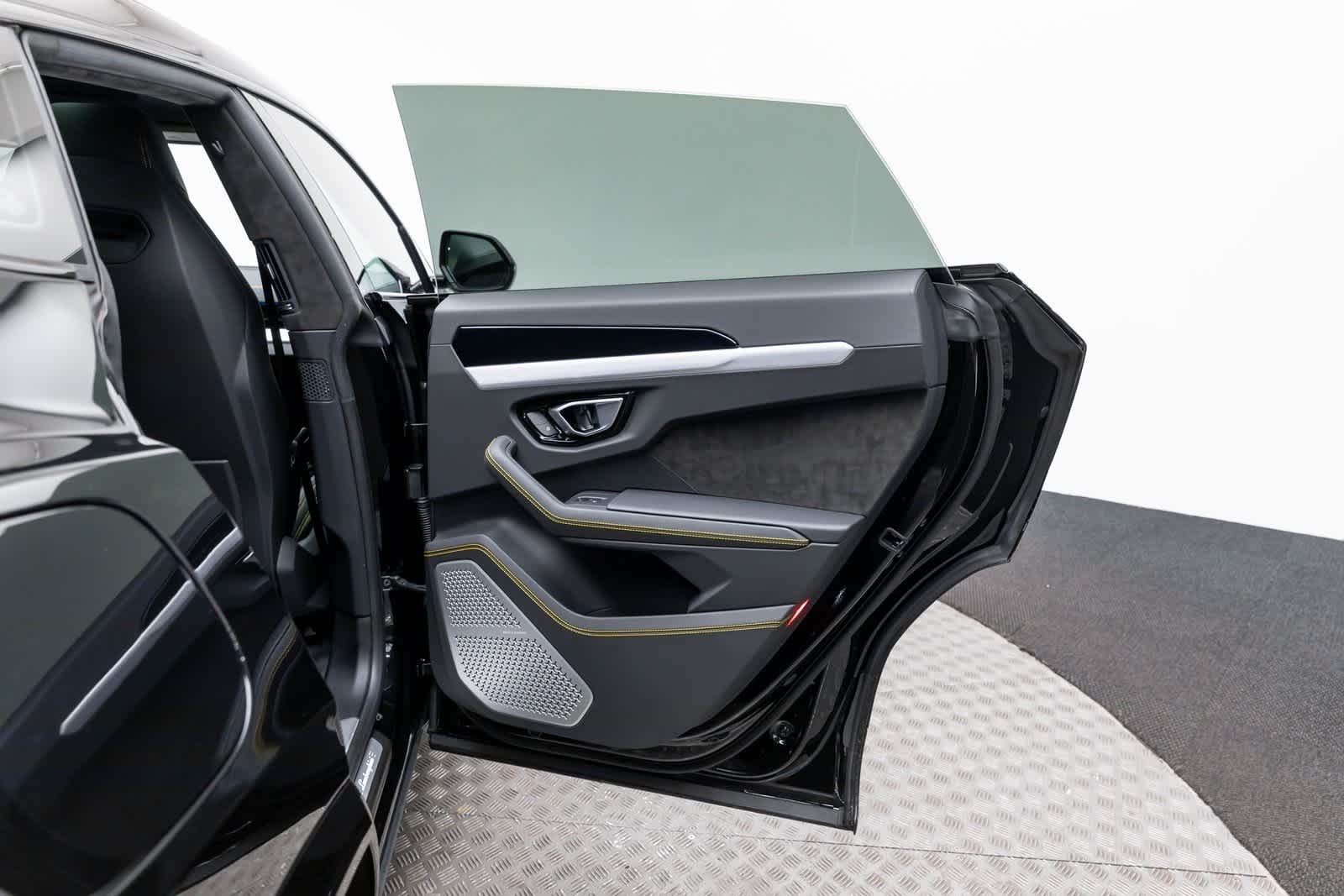 Thumbnail: 2022 Lamborghini Urus - 47