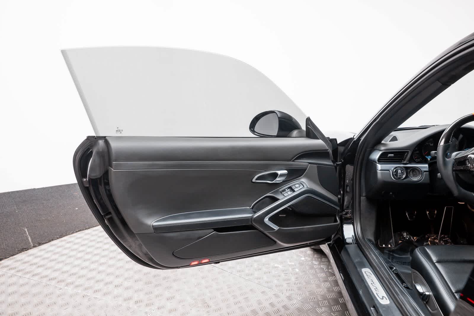 Thumbnail: 2015 Porsche 911 - 25