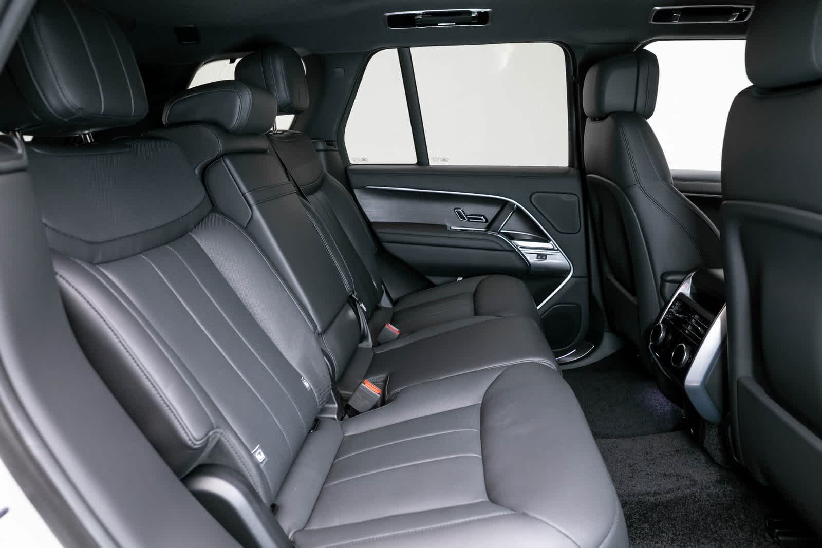 Thumbnail: 2025 Land Rover Range Rover - 16