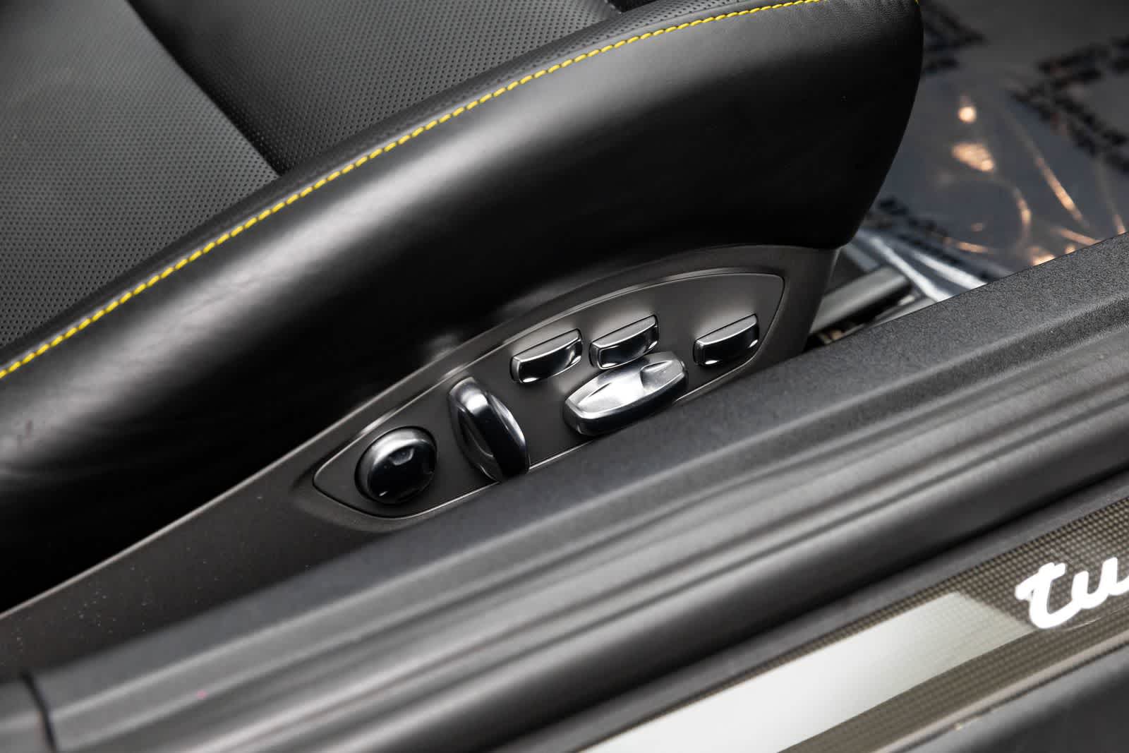 Thumbnail: 2019 Porsche 911 - 48