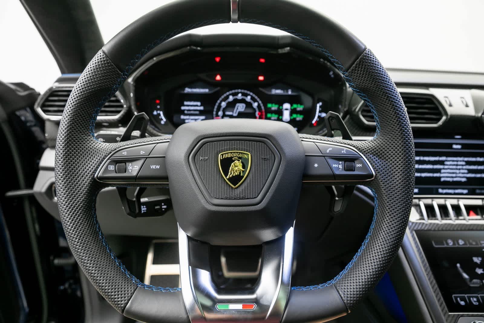 Thumbnail: 2022 Lamborghini Urus - 15