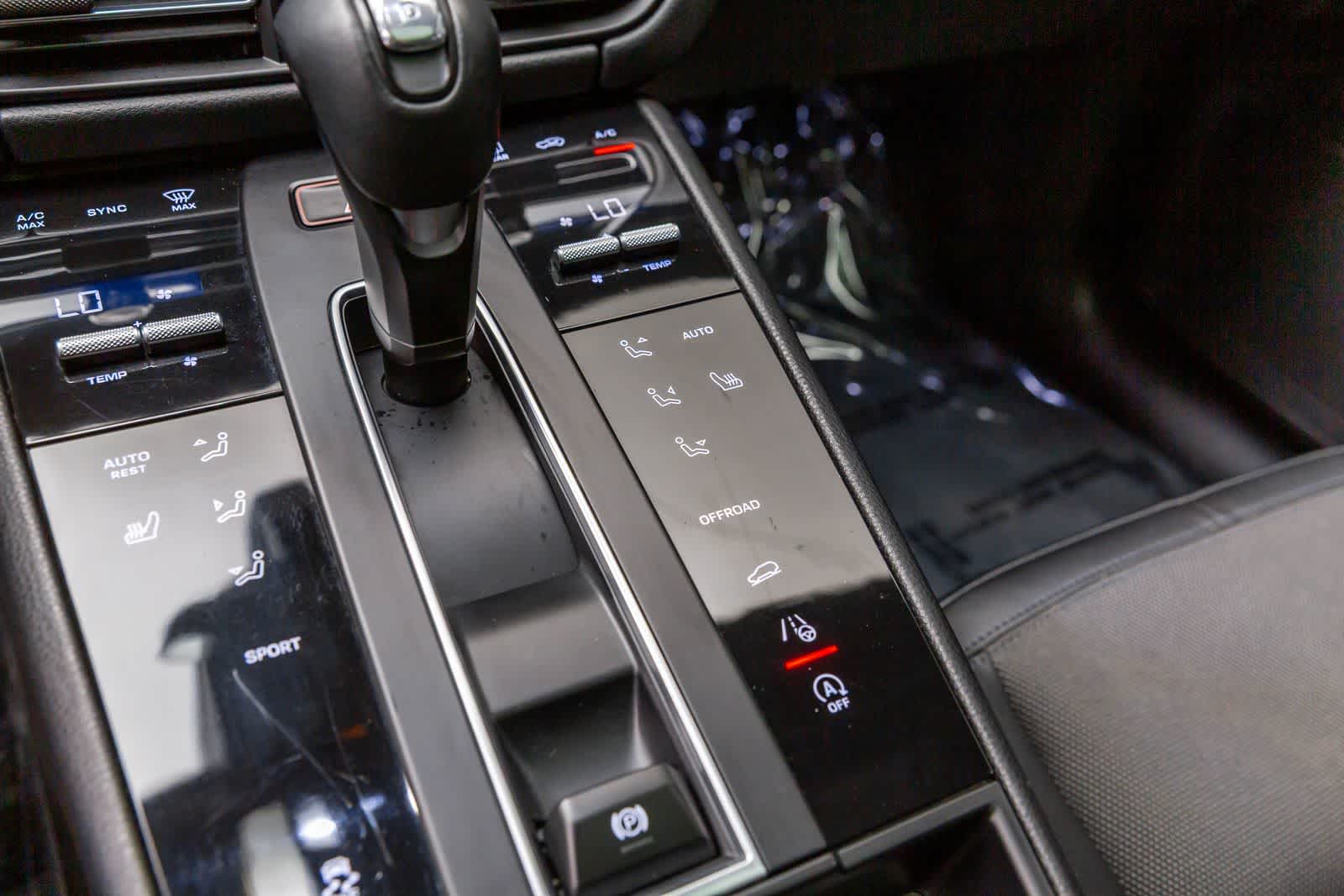 Thumbnail: 2022 Porsche Macan - 34