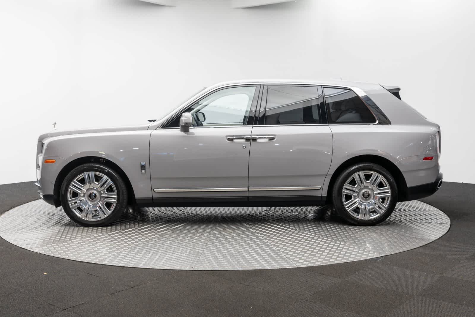 Thumbnail: 2022 Rolls-Royce Cullinan - 3