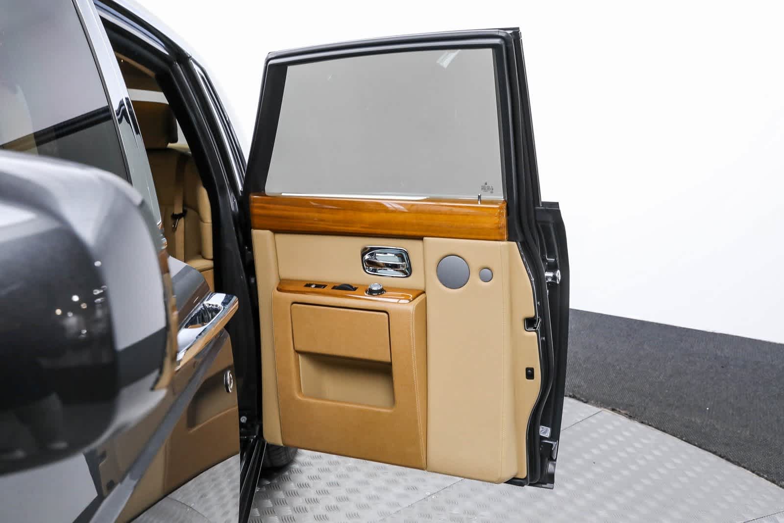 Thumbnail: 2015 Rolls-Royce Phantom - 46