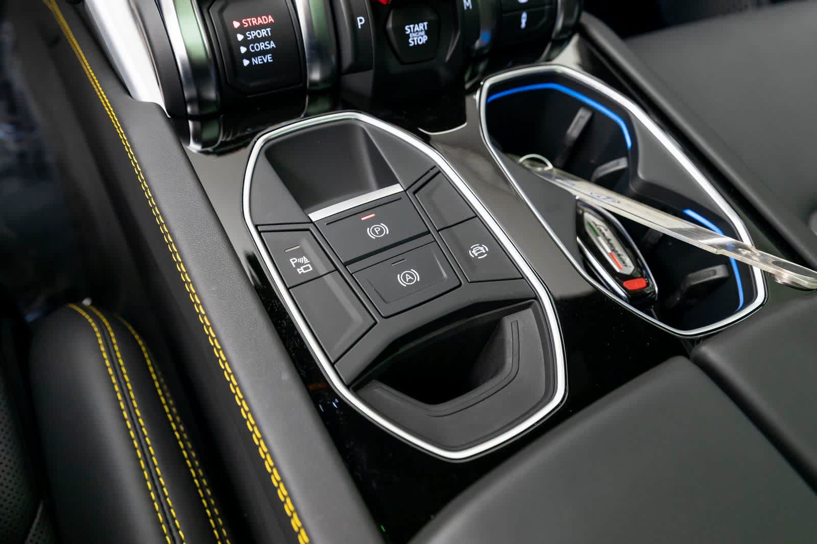 Thumbnail: 2022 Lamborghini Urus - 38