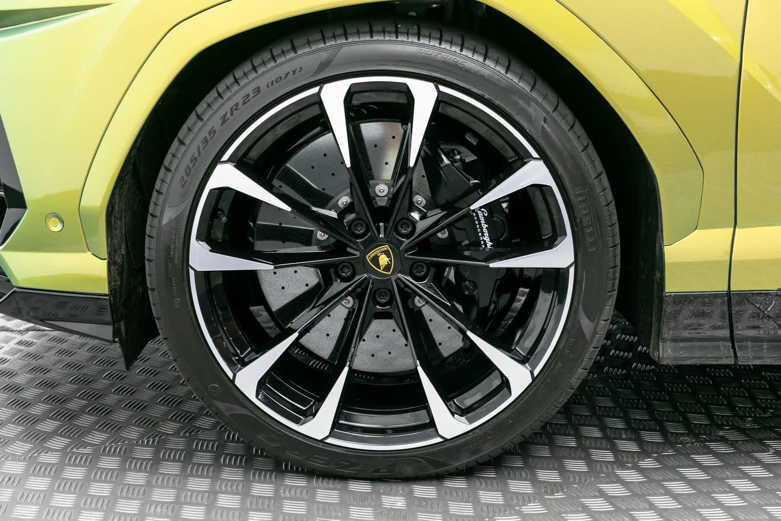 Thumbnail: 2022 Lamborghini Urus - 8
