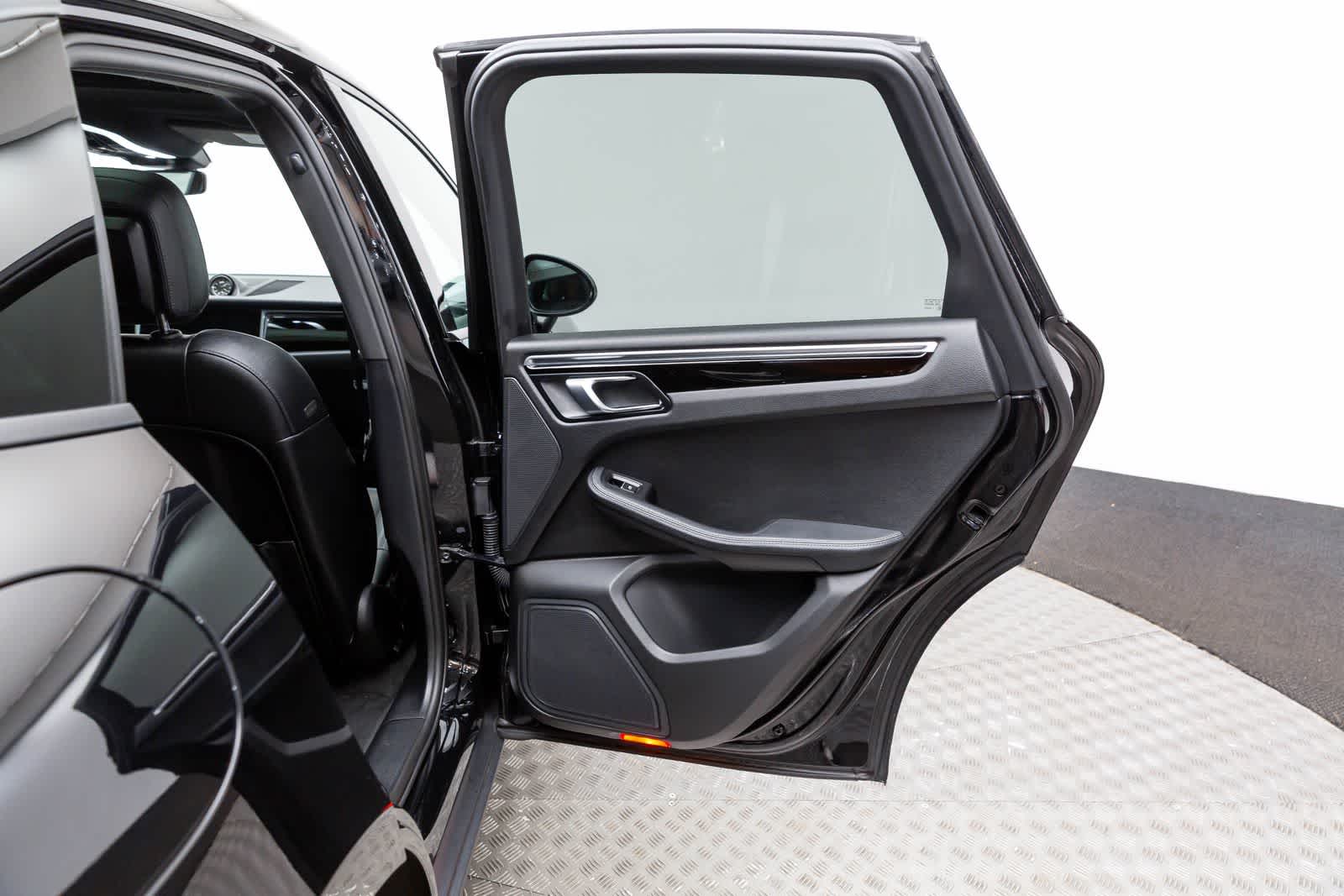 Thumbnail: 2022 Porsche Macan - 42