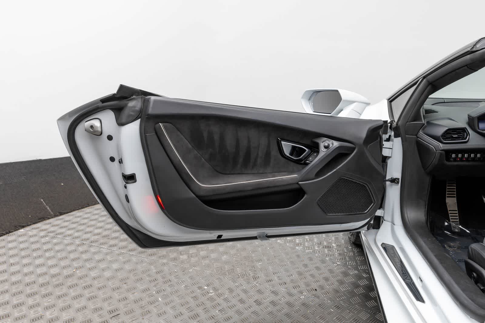 Thumbnail: 2020 Lamborghini Huracan - 22